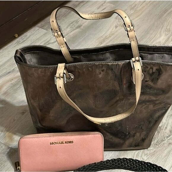 Michael Kors purse preloved ❤️ - Picture 8 of 8